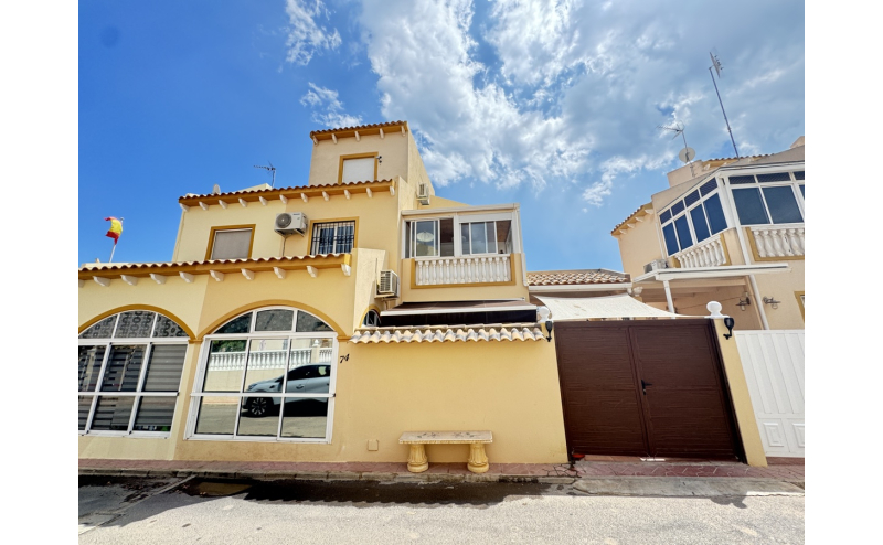 3 Bedroom 2 Bathroom Townhouse in Playa Flamenca