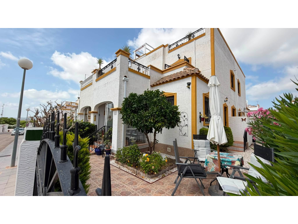 For sale - 3 BED 2 BATH QUAD VILLA ENTRE NARANJOS VISTABELLA -  - Alicante