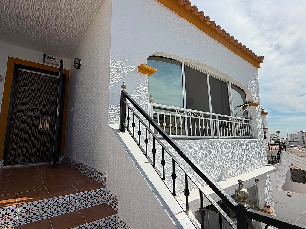 For sale - TOP FLOOR 2 BED 1 BATH APARTMENT -  - Alicante