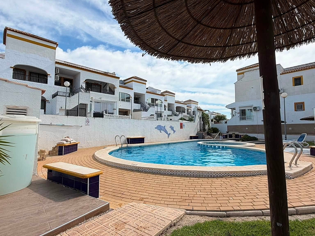 For sale - TOP FLOOR 2 BED 1 BATH APARTMENT -  - Alicante