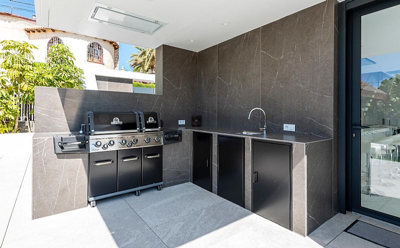 For sale - 4 Bedroom 4 Bathroom villa in Calpe - Calpe  - Alicante