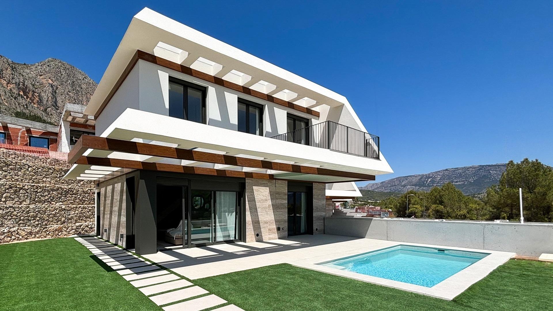 For sale - 4 Bedroom 3 Bathroom detached in Polop - Polop  - Alicante