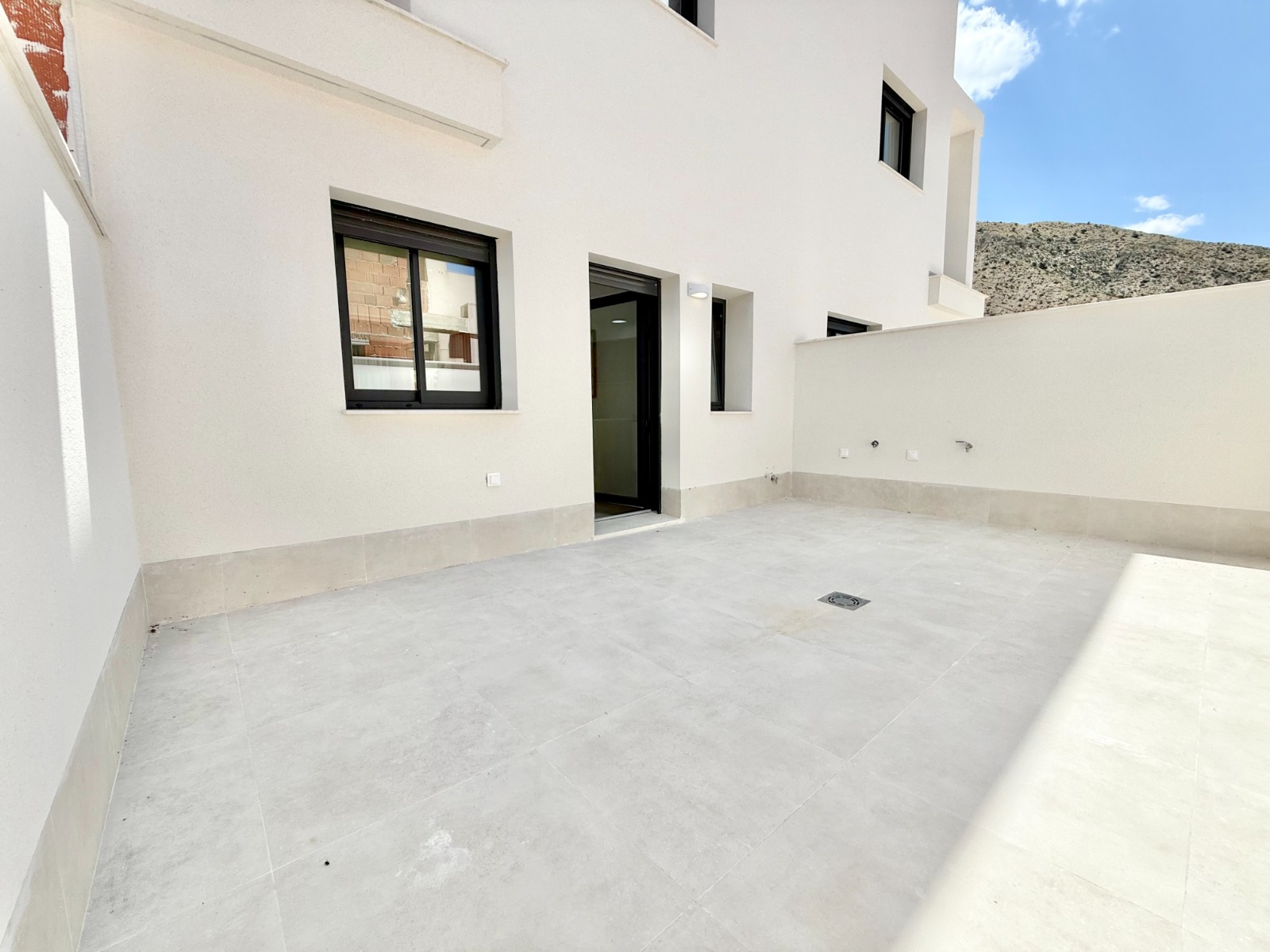 For sale - 3 Bedroom 2 Bathroom high-bungalow in Cox - Cox  - Alicante