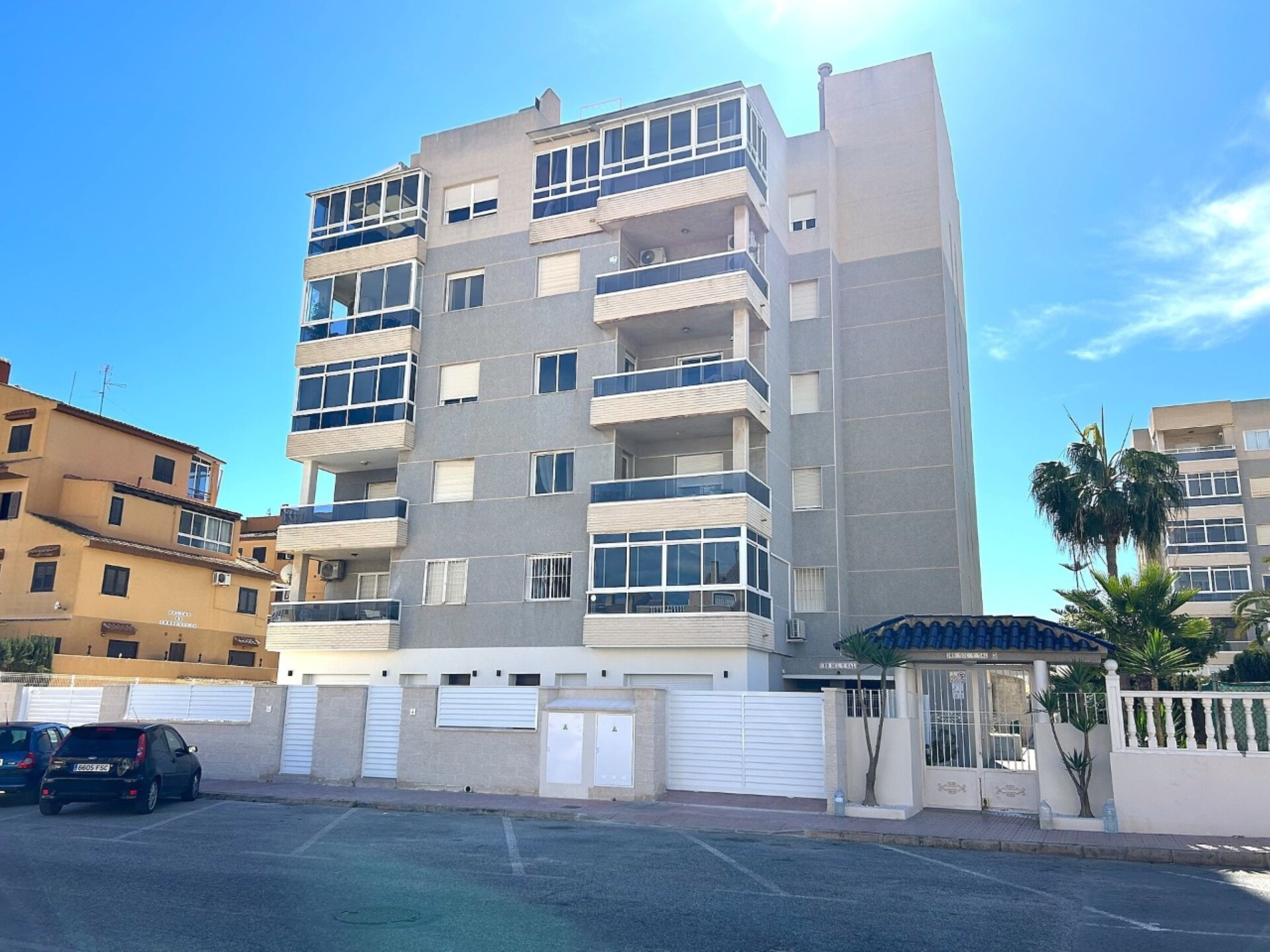 For sale - 3 Bedroom 2 Bathroom ground-floor in Torrevieja - Torrevieja  - Alicante