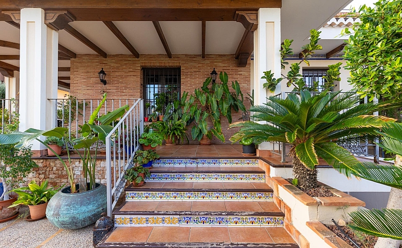 6 Bedroom 6 Bathroom Villa in Torrevieja