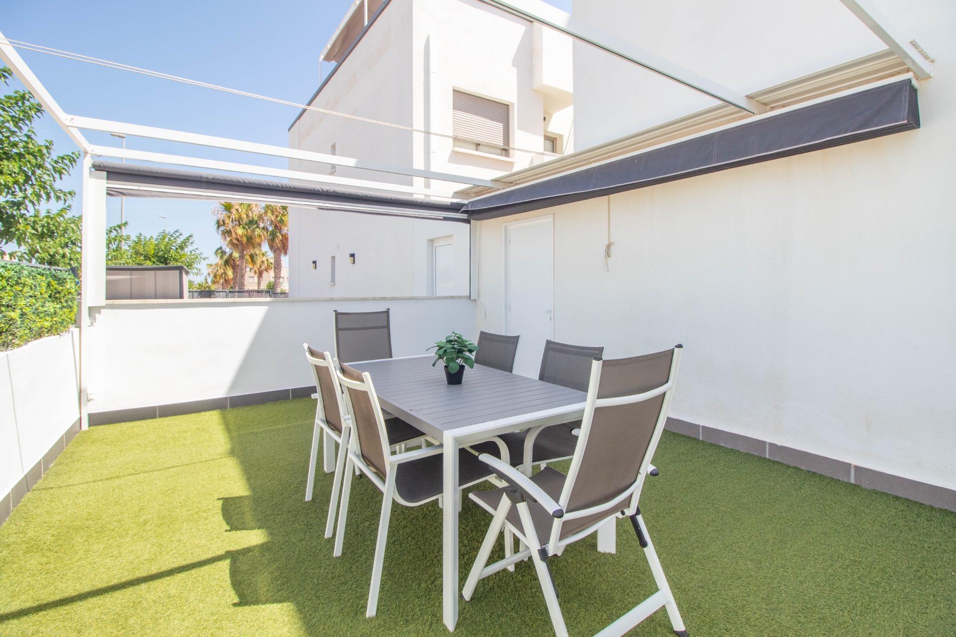 For sale - 2 Bedroom 2 Bathroom Bungalow in Pilar de la Horadada - Torre de la Horadada  - Alicante