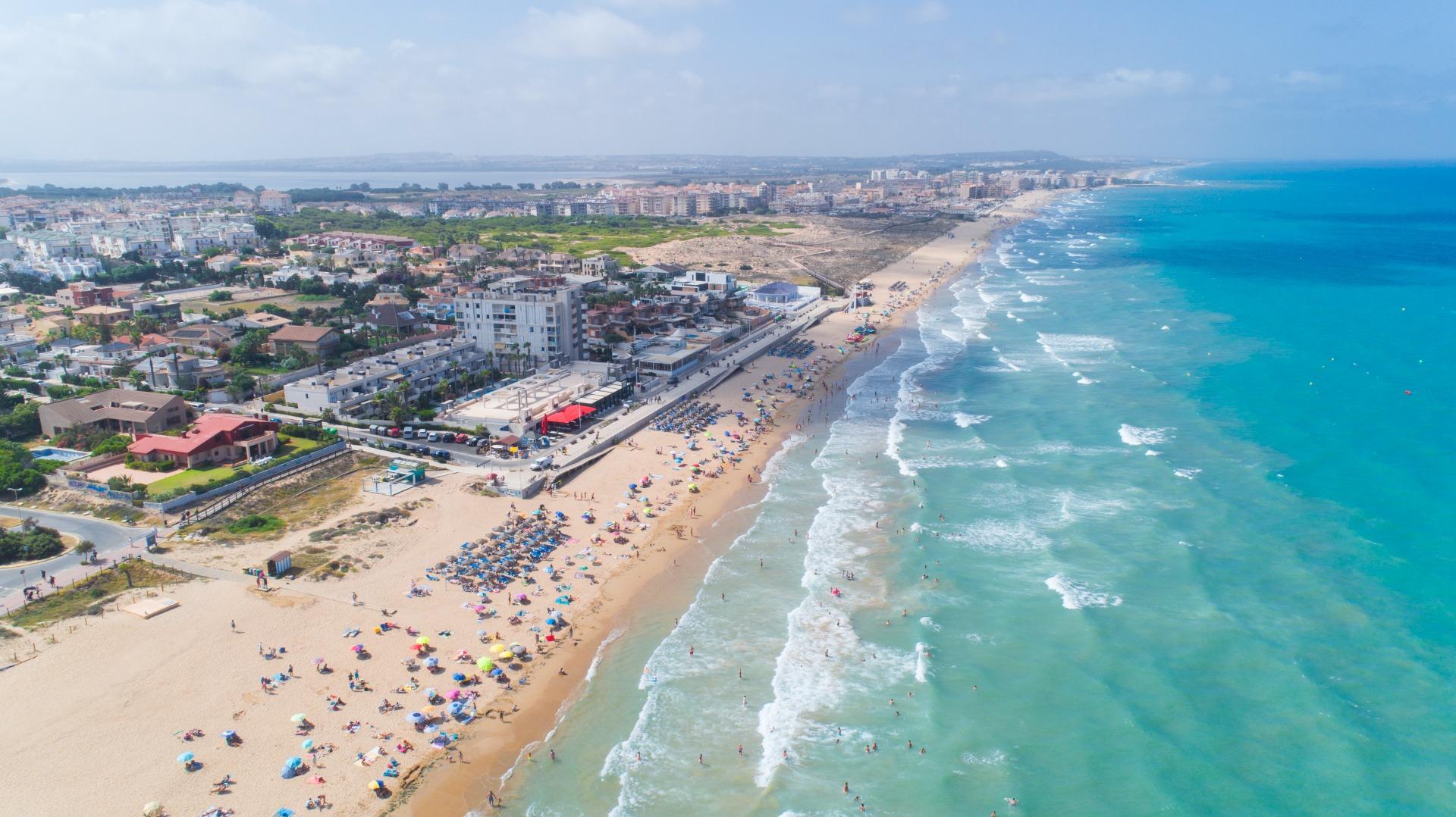For sale - 2 Bedroom 1 Bathroom Apartment in Torrevieja - La Mata pueblo  - Alicante