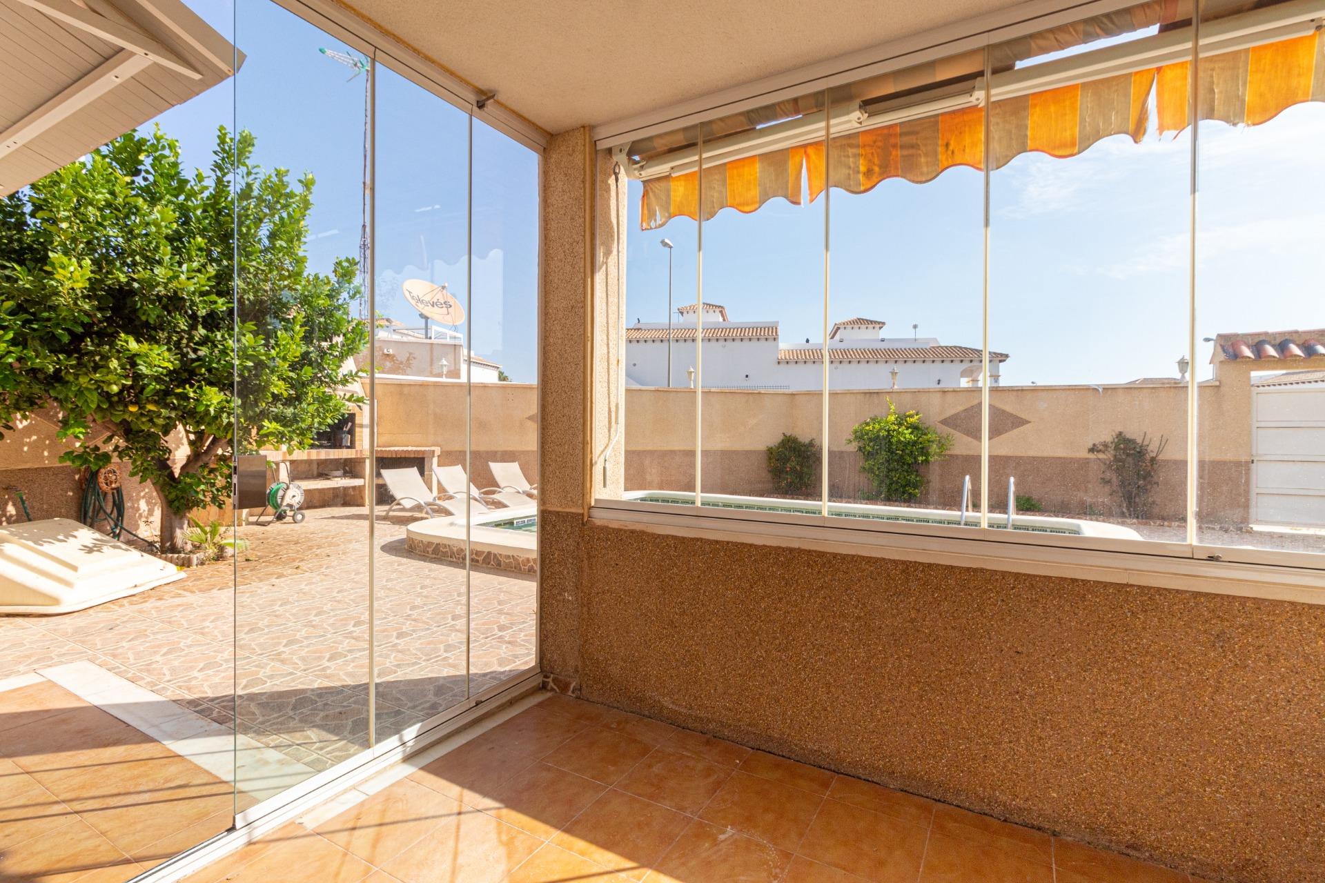 For sale - 3 Bedroom 2 Bathroom Bungalow in Orihuela Costa - Punta Prima  - Alicante