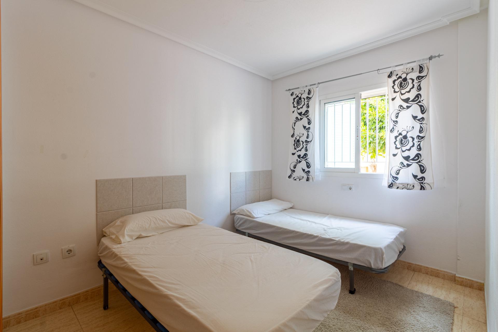 For sale - 3 Bedroom 2 Bathroom Bungalow in Orihuela Costa - Punta Prima  - Alicante