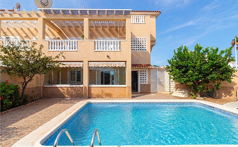 3 Bedroom 2 Bathroom Bungalow in Orihuela Costa