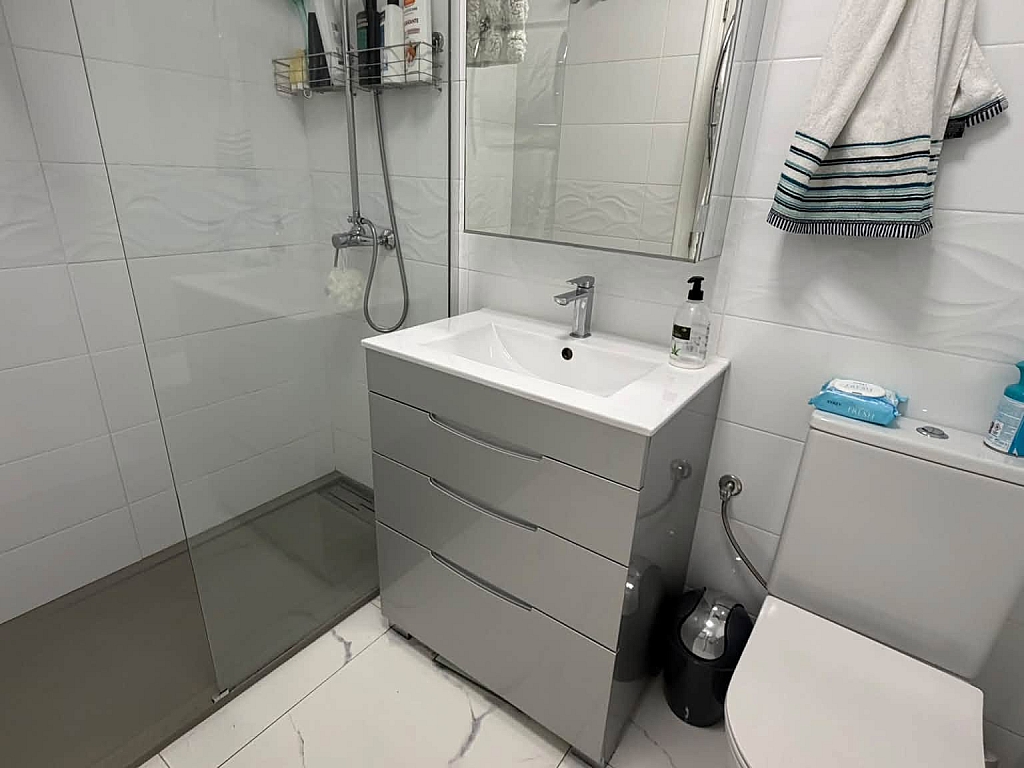 For sale - STUNNING 2BED 1BATH TOP FLOOR APARTMENT ENTRE NARANJOS -  - Alicante