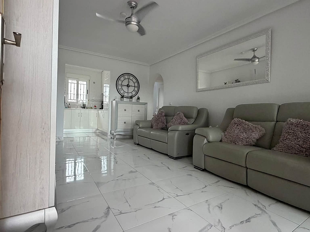 For sale - STUNNING 2BED 1BATH TOP FLOOR APARTMENT ENTRE NARANJOS -  - Alicante