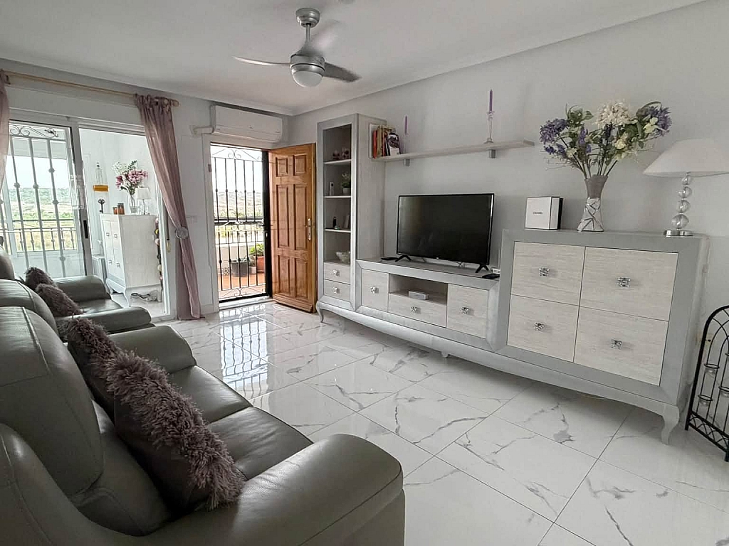 For sale - STUNNING 2BED 1BATH TOP FLOOR APARTMENT ENTRE NARANJOS -  - Alicante