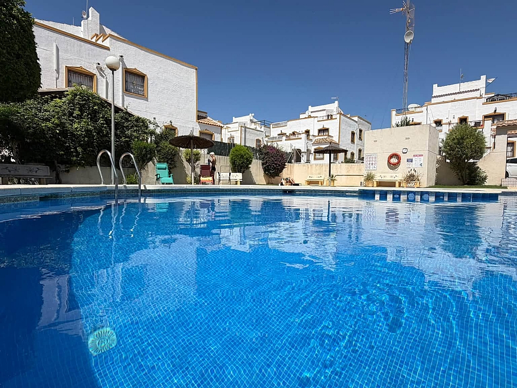 For sale - STYLISH 2BED 2BATH QUAD VILLA ENTRE NARANJOS -  - Alicante