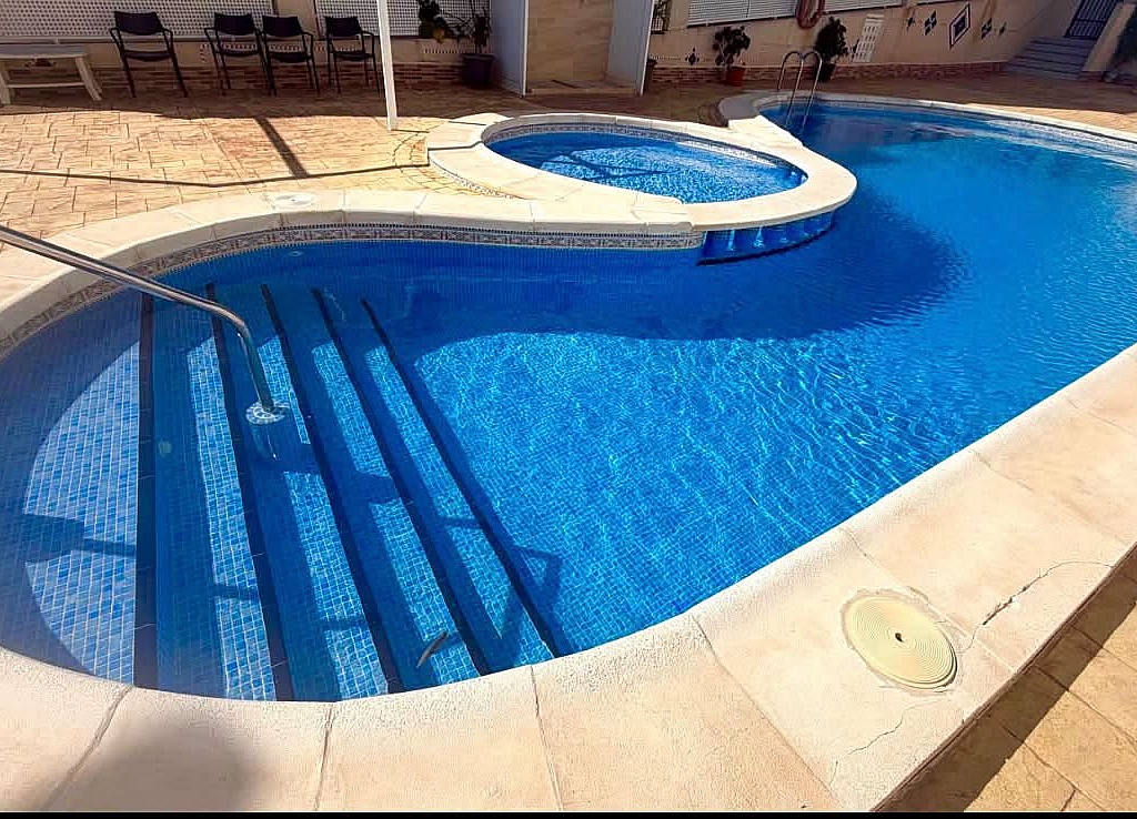 For sale - 2 BED 1 BATH GROUND FLOOR APARTMENT ENTRE NARANJOS -  - Alicante