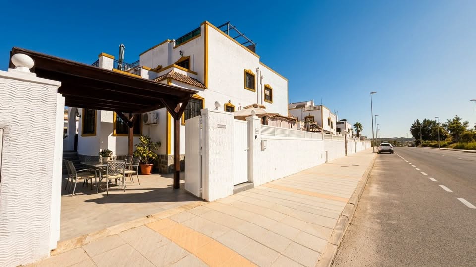 For sale - STUNNING 3 BED 2 BATH QUAD ENTRE NARANJOS -  - Alicante