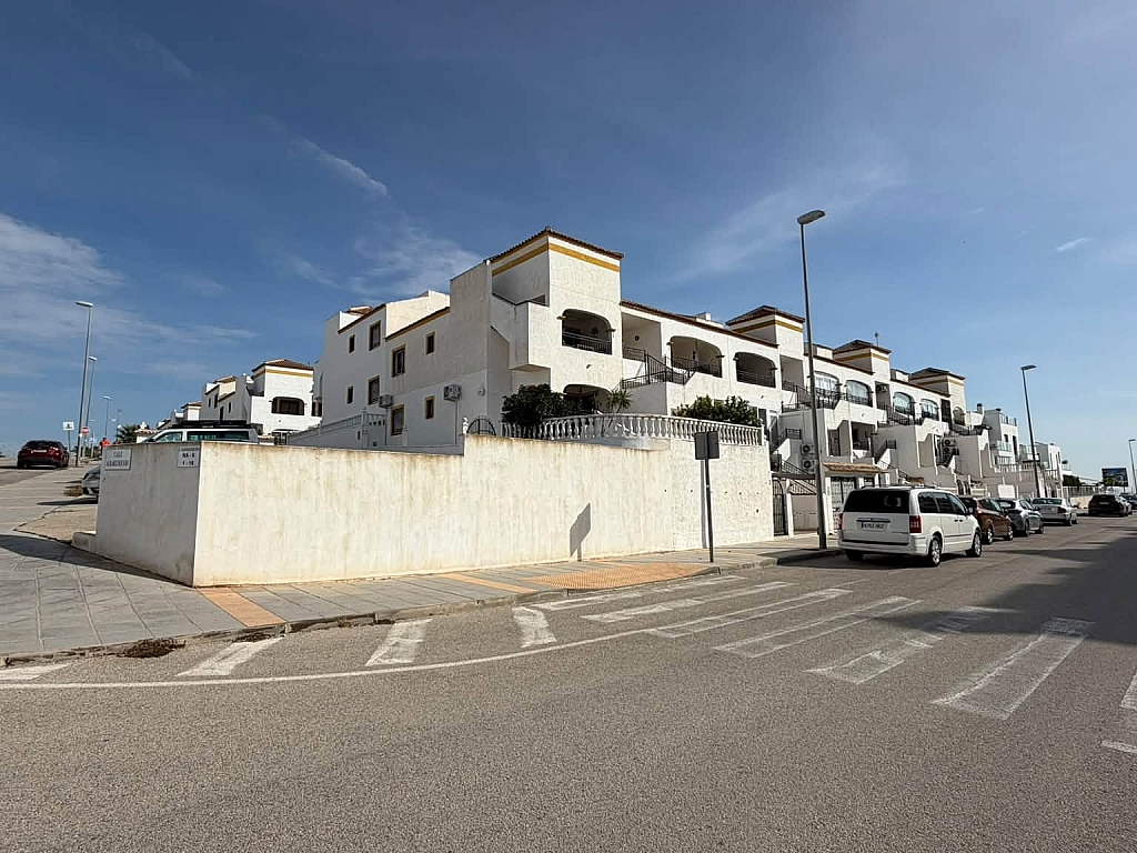 For sale - 2 BED 1 BATH GROUND FLOOR APARTMENT ENTRE NARANJOS -  - Alicante