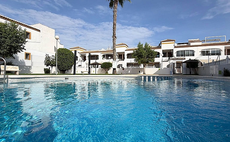 2 BED 1 BATH GROUND FLOOR APARTMENT ENTRE NARANJOS