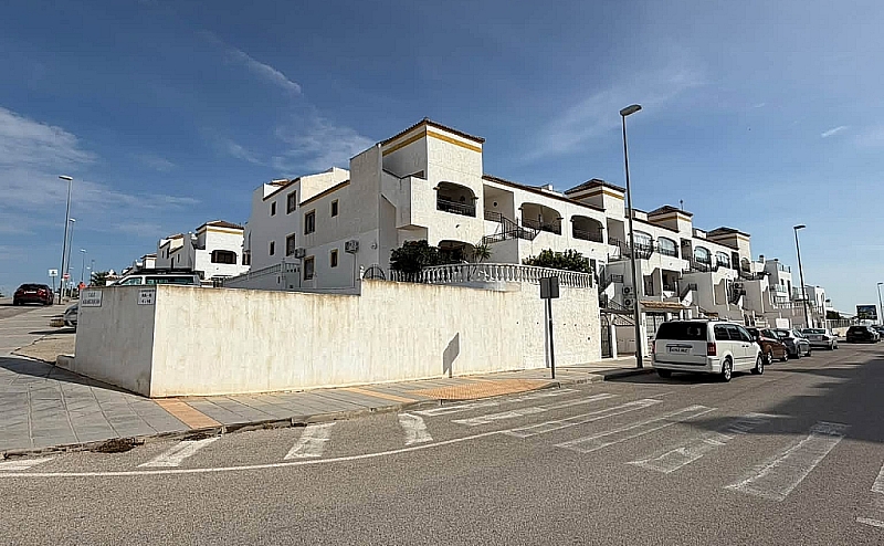 2 BED 1 BATH GROUND FLOOR APARTMENT ENTRE NARANJOS