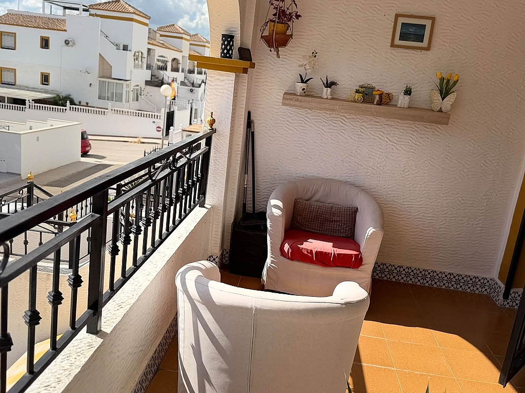 For sale - TOP FLOOR 2BED 1BATH APARTMENT ENTRE NARANJOS -  - Alicante