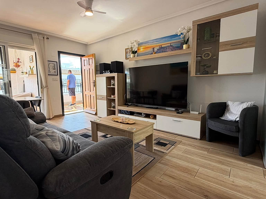 For sale - TOP FLOOR 2BED 1BATH APARTMENT ENTRE NARANJOS -  - Alicante