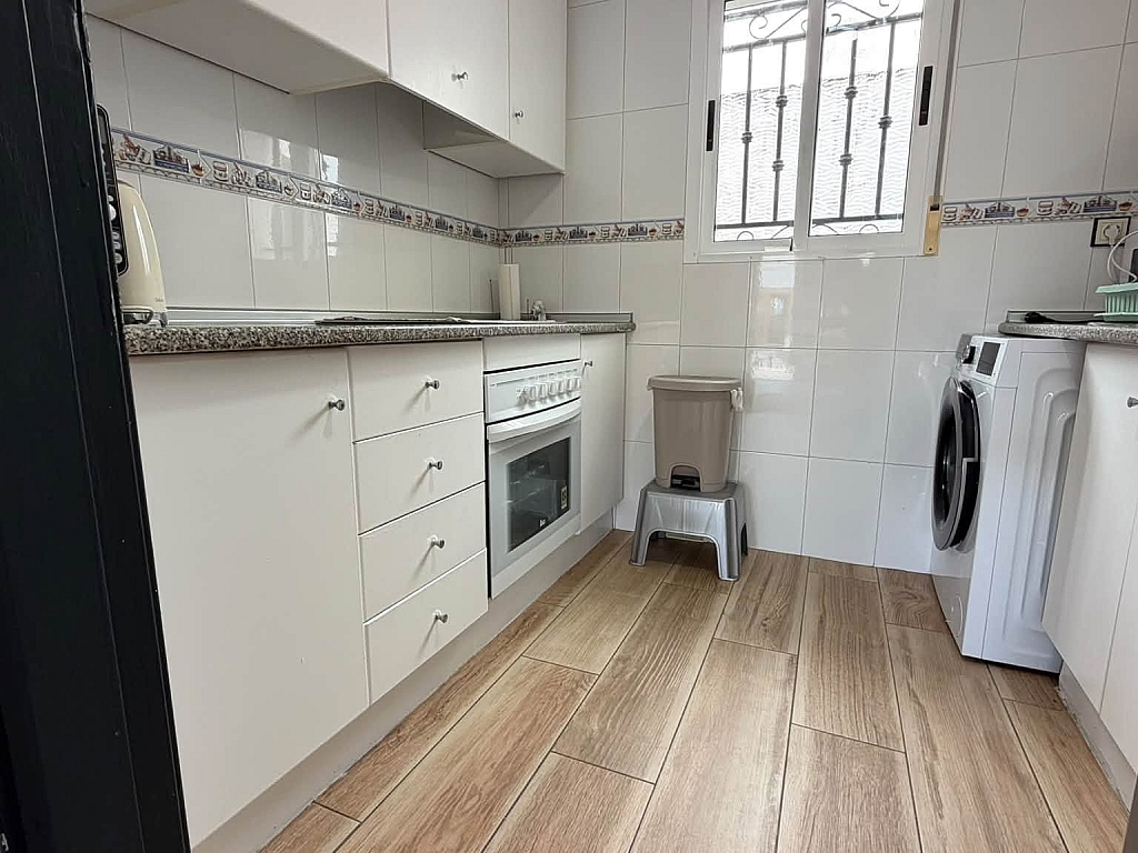 For sale - TOP FLOOR 2BED 1BATH APARTMENT ENTRE NARANJOS -  - Alicante