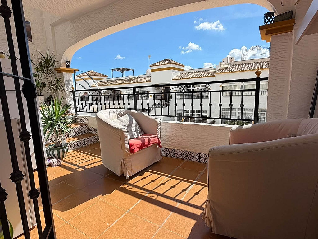 For sale - TOP FLOOR 2BED 1BATH APARTMENT ENTRE NARANJOS -  - Alicante