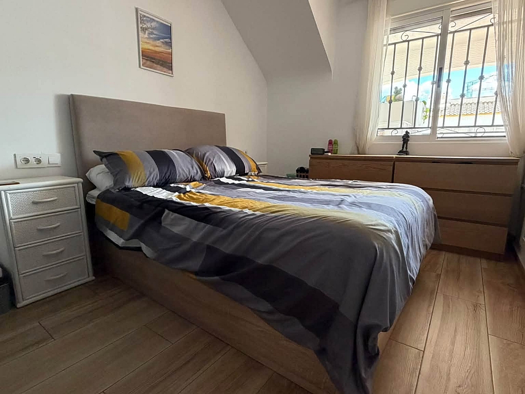 For sale - TOP FLOOR 2BED 1BATH APARTMENT ENTRE NARANJOS -  - Alicante
