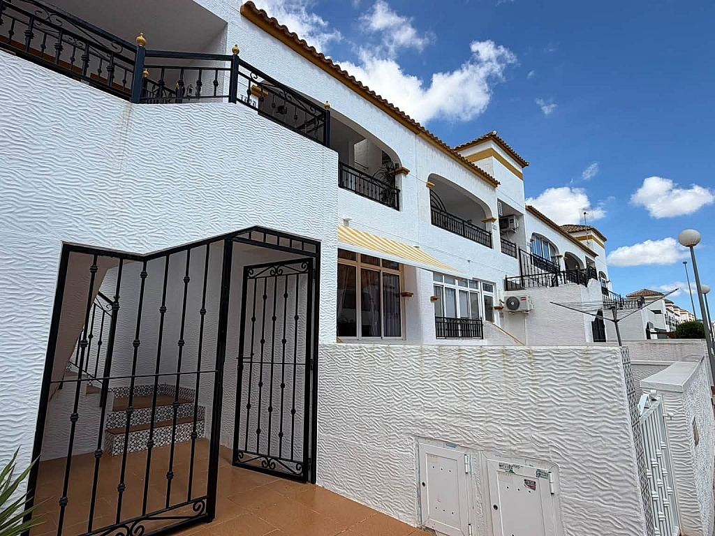 For sale - TOP FLOOR 2BED 1BATH APARTMENT ENTRE NARANJOS -  - Alicante