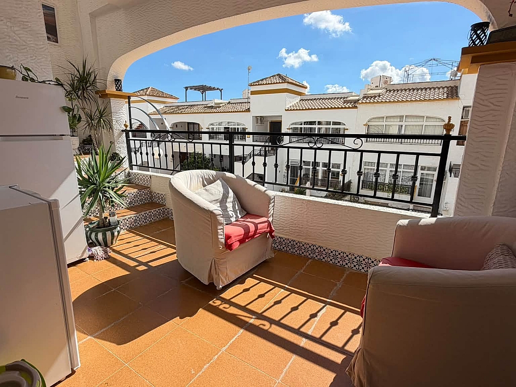 For sale - TOP FLOOR 2BED 1BATH APARTMENT ENTRE NARANJOS -  - Alicante