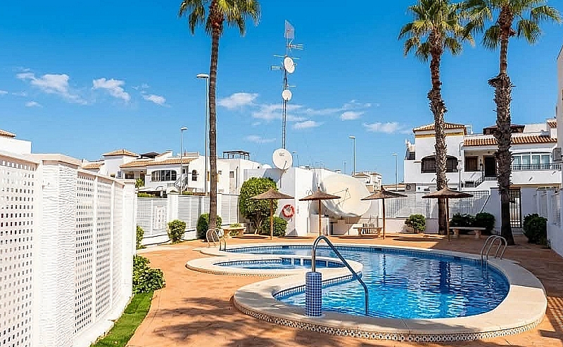 TOP FLOOR 2BED 2BATH APARTMENT ENTRE NARANJOS