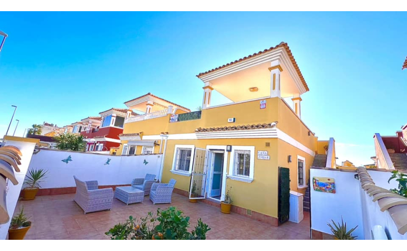 STUNNING 2 BED 2 BATH BUNGALOW ENTRE NARANJOS