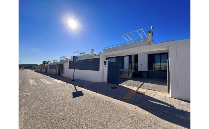 ULTRA-MODERN 2 BED 2 BATH DETCHED BUNGALOW